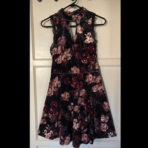 Velvet keyhole floral dress size small
